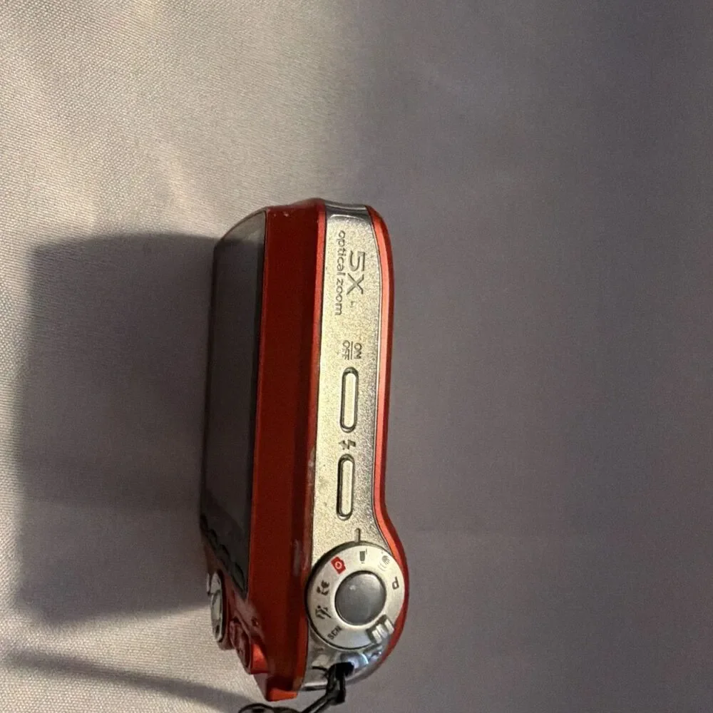 Kodak Red Easy Share C195, 14 Mega Pixels Camera With 5X optical Zoom FOR PARTS